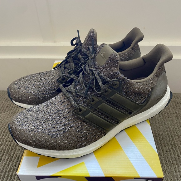 Adidas Ultra Boost 3.0 Trace Olive S82018 Leather Mens 11 New Box Deadstock - Picture 2 of 7